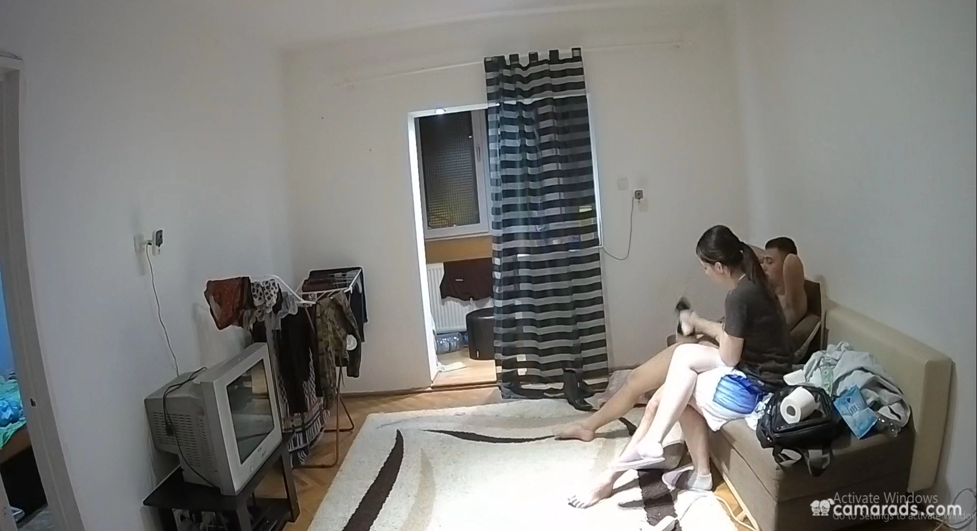 Amy masturbate her boyfriend on couch